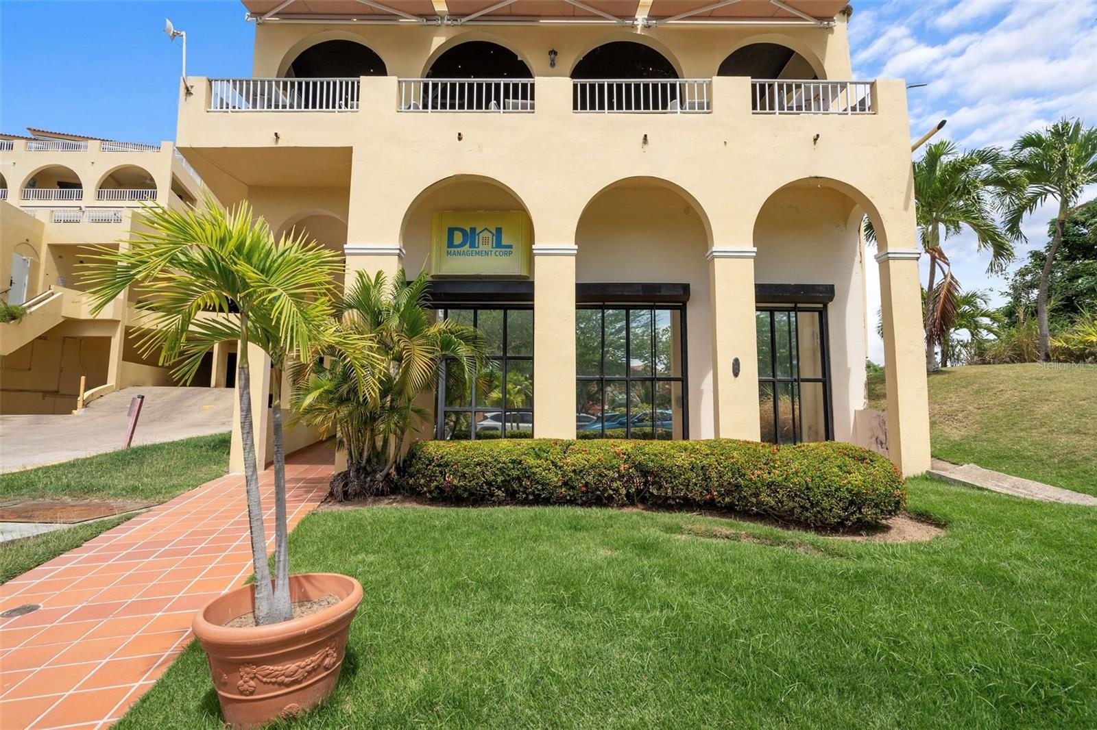 listing main picture