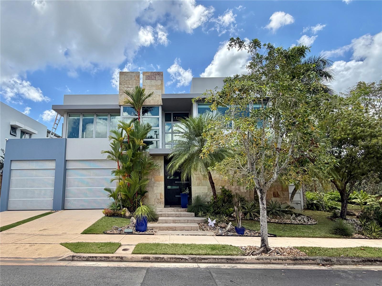 listing main picture