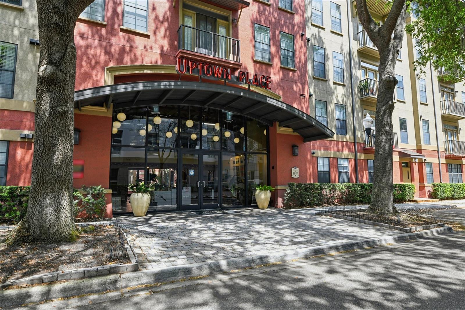 listing main picture