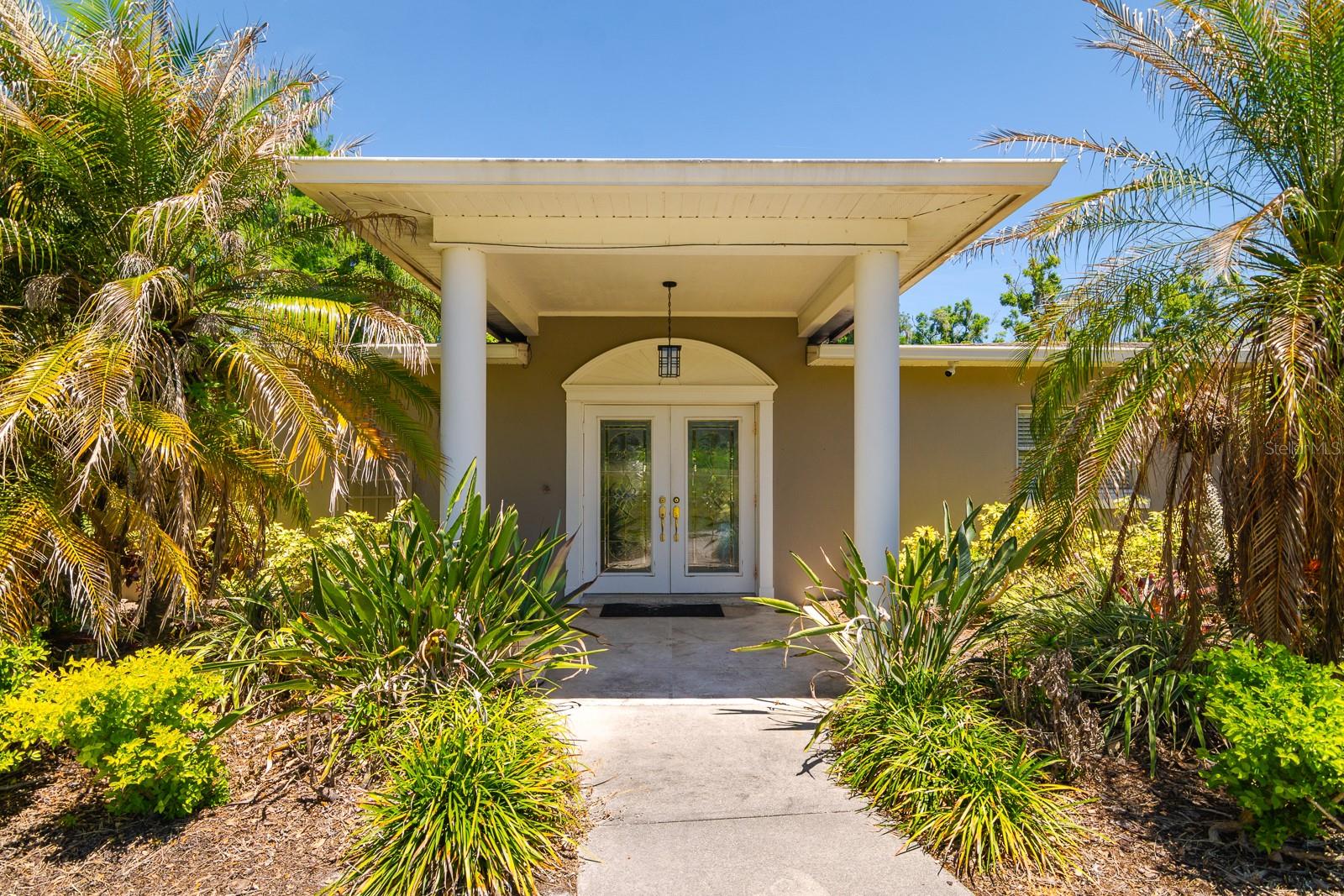 listing main picture