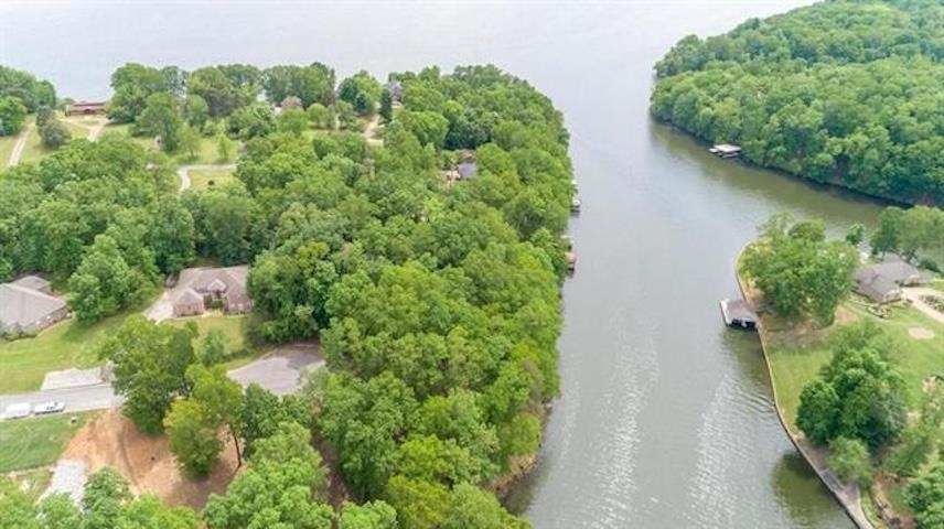 listing main picture