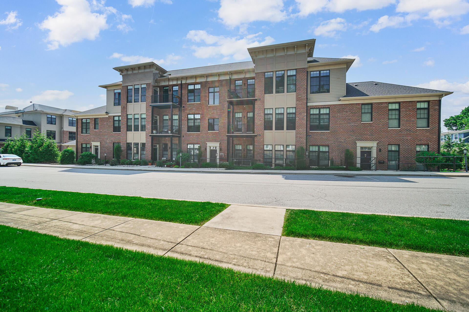 listing main picture