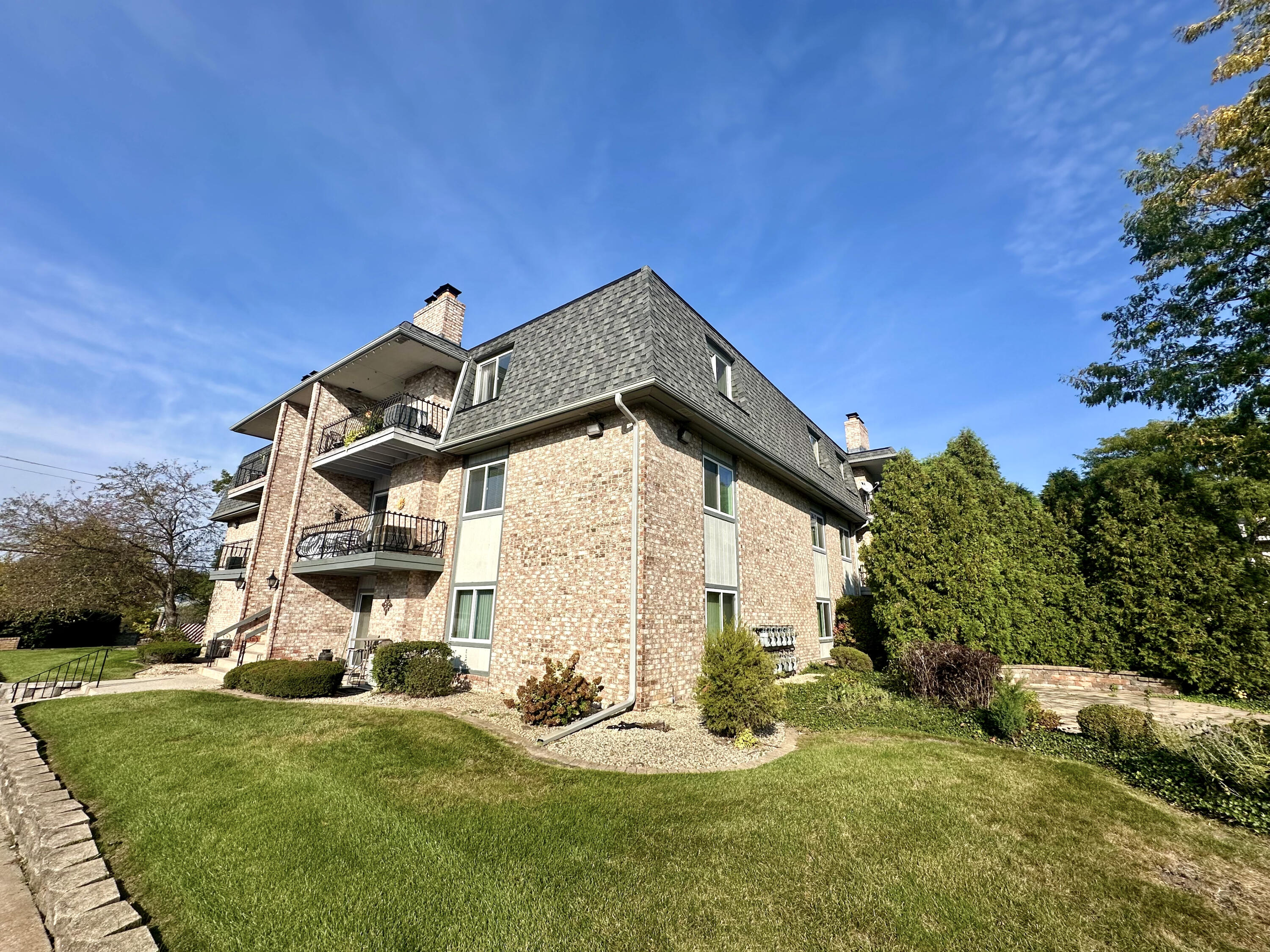 listing main picture