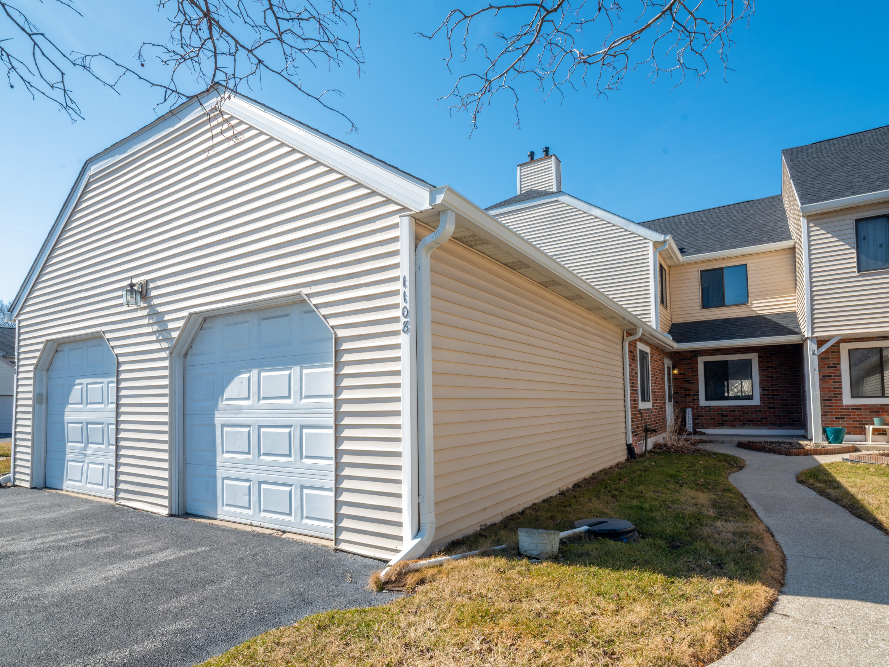 listing main picture