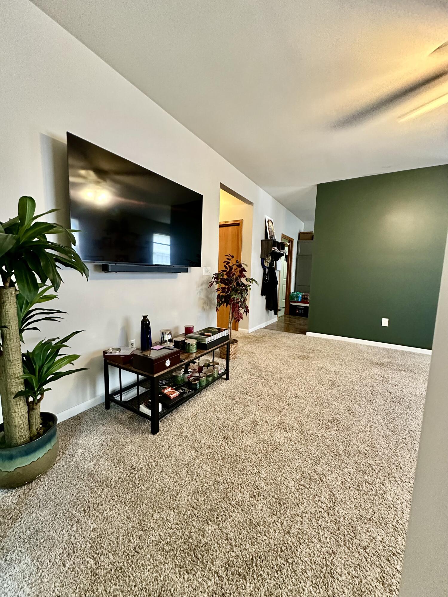 listing main picture