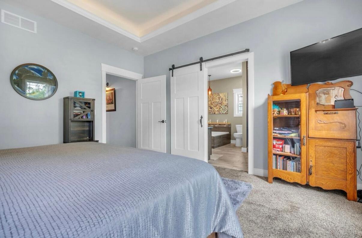 listing main picture