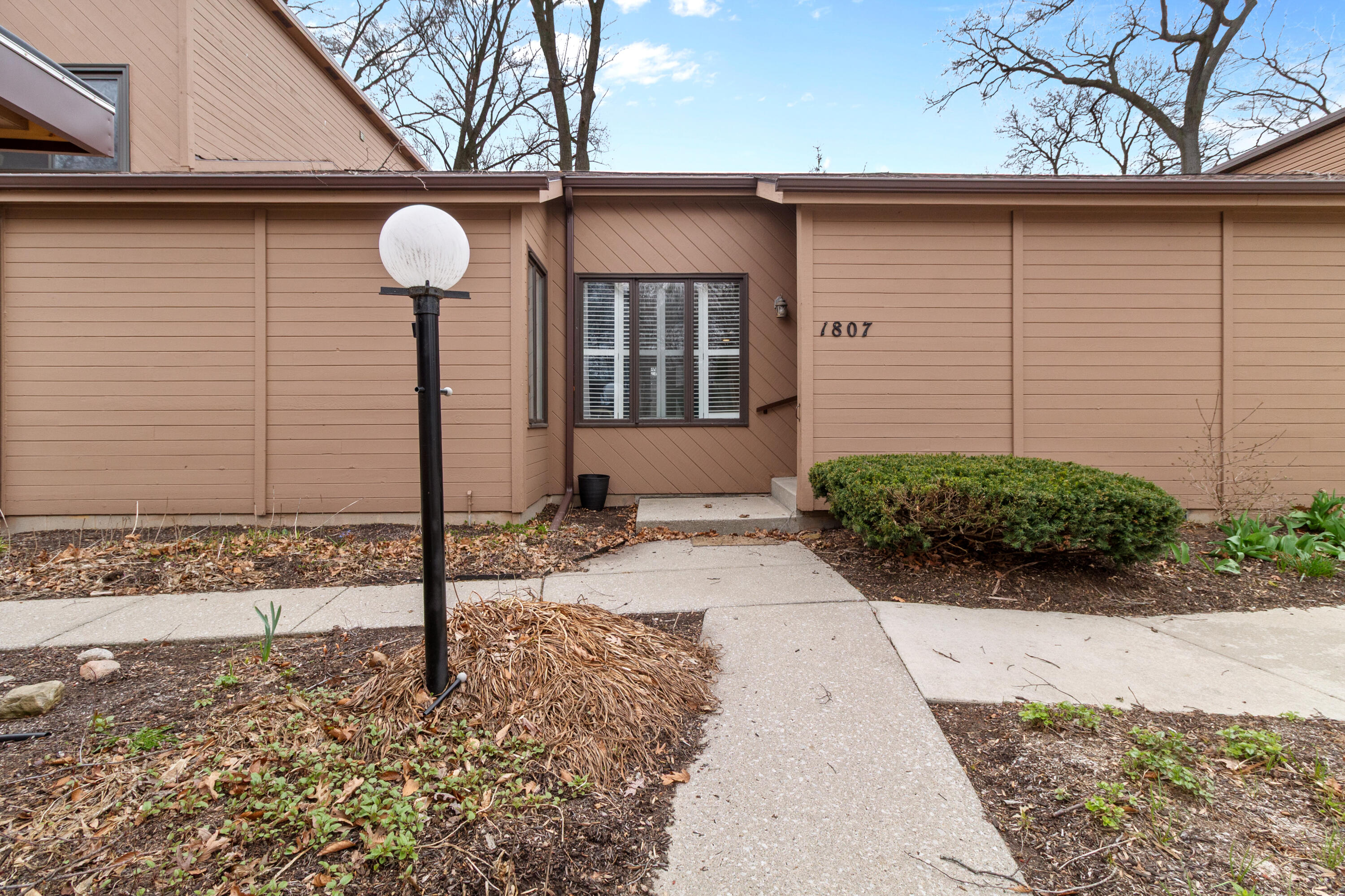 listing main picture