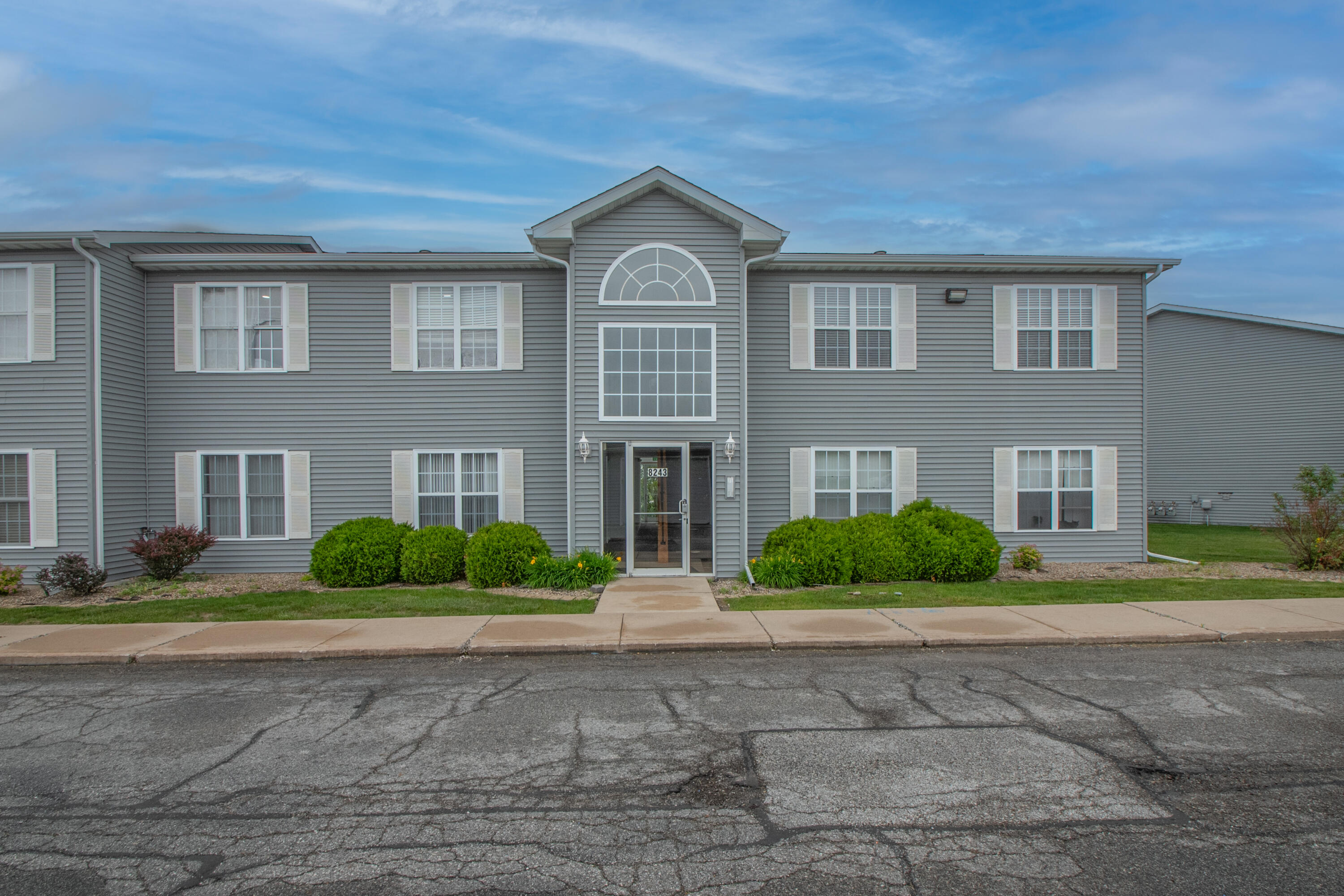 listing main picture