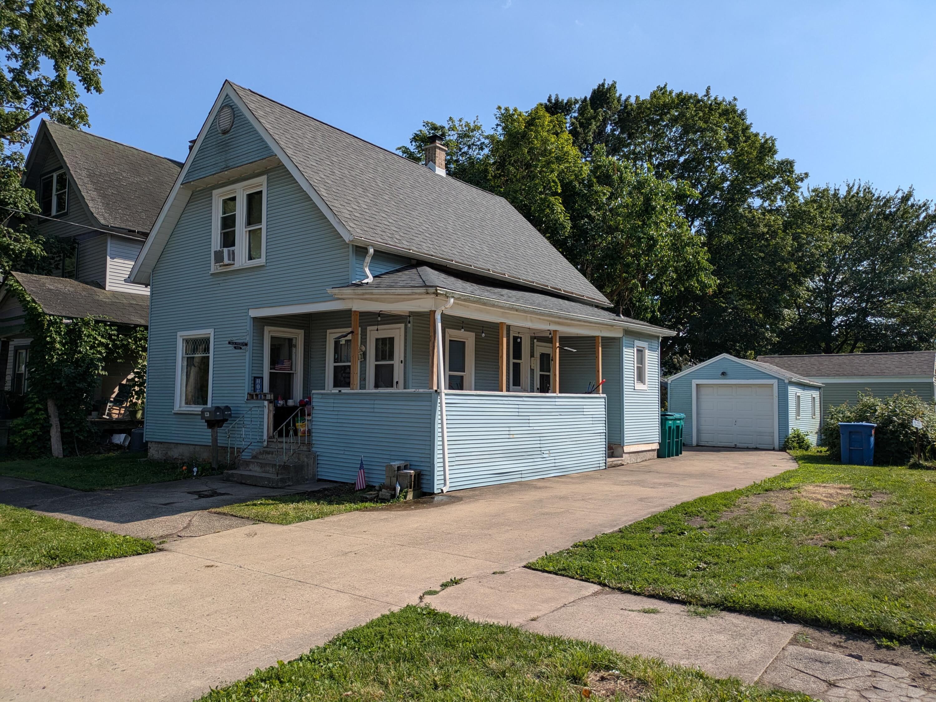 listing main picture
