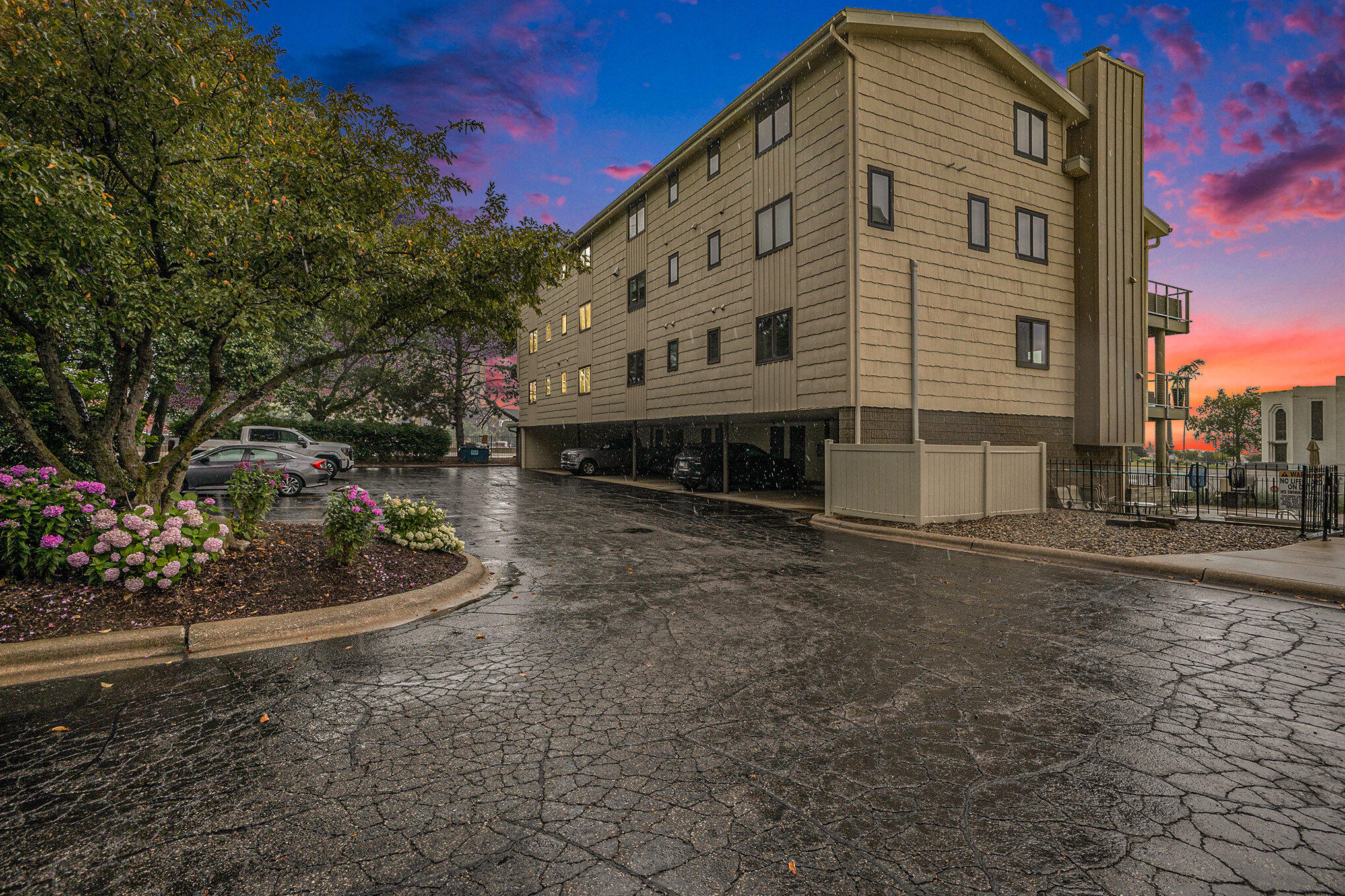 listing main picture