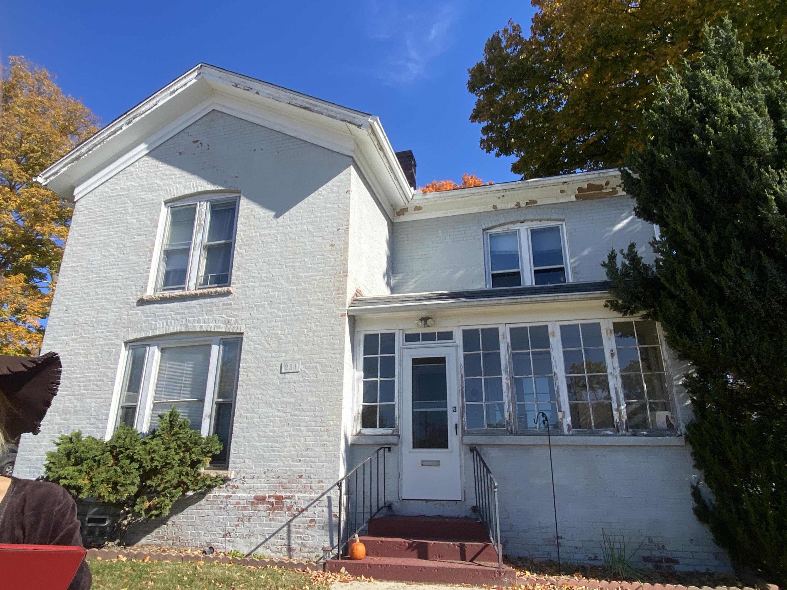 listing main picture